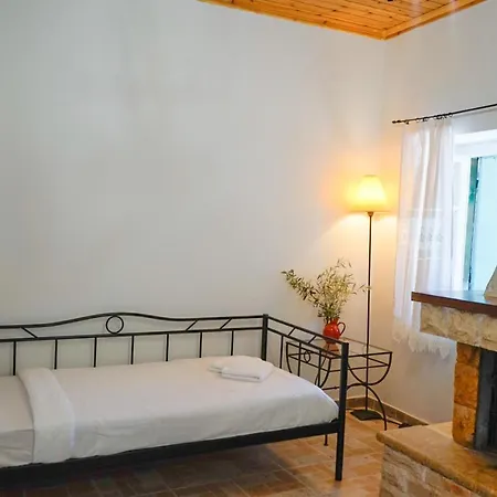 Kantounia Stonehouse * Vavkeri
