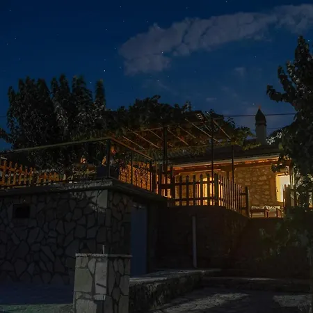 Kantounia Stonehouse * Vavkeri